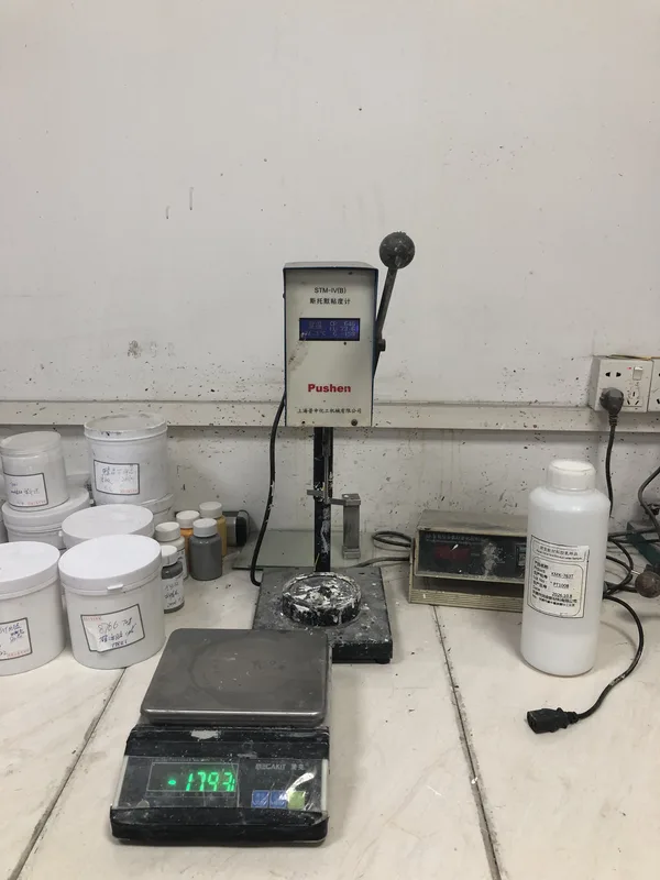 Precision balance for batch formulation checks