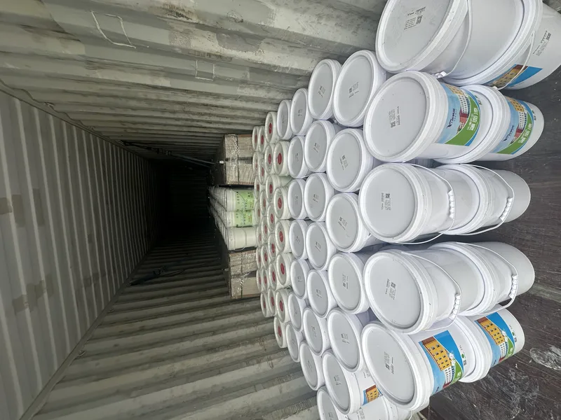 Interior-wall pails being palletised into the container